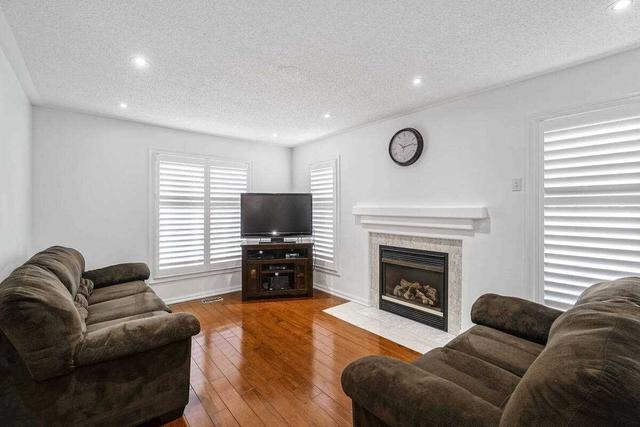 1 Lever Gate, House detached with 3 bedrooms, 3 bathrooms and 6 parking in Brampton ON | Image 9