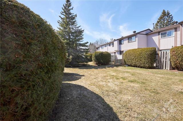1993 Falkirk Crescent, Townhouse with 3 bedrooms, 2 bathrooms and 1 parking in Ottawa ON | Image 19