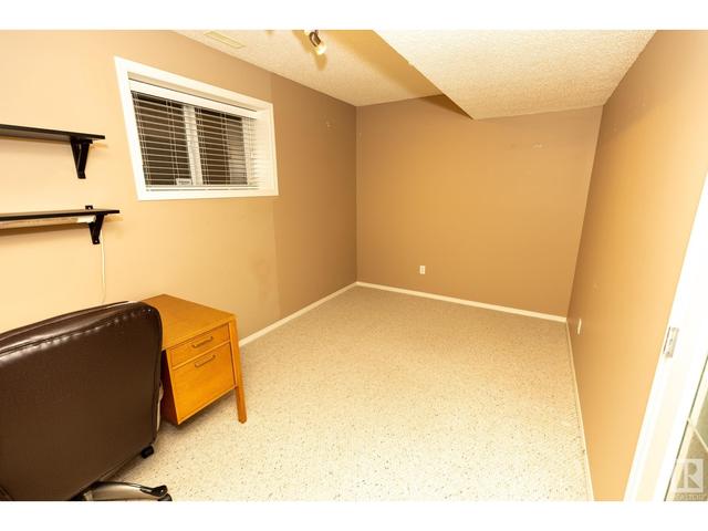 425 84 St Sw Sw, House detached with 4 bedrooms, 3 bathrooms and null parking in Edmonton AB | Image 28