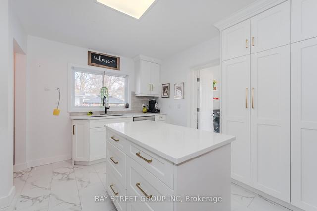 136 Woolwich St, House detached with 2 bedrooms, 1 bathrooms and 4 parking in Kitchener ON | Image 9