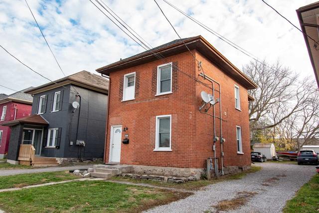 104 Aylmer St N, House detached with 2 bedrooms, 2 bathrooms and 4 parking in Peterborough ON | Card Image