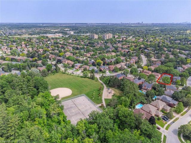 1283 Springwood Crescent, House detached with 4 bedrooms, 2 bathrooms and 6 parking in Oakville ON | Image 39