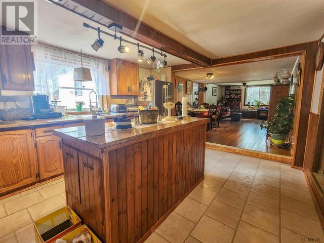 935 Goodfish Rd, House detached with 2 bedrooms, 1 bathrooms and null parking in Kirkland Lake ON | Image 3