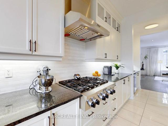 36 Nattress St Ave, House detached with 4 bedrooms, 6 bathrooms and 4 parking in Vaughan ON | Image 2
