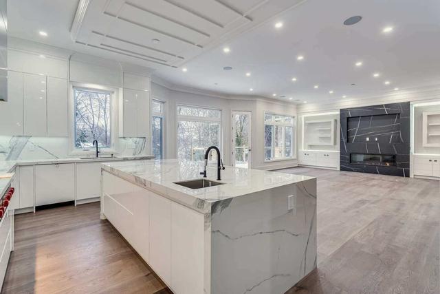 418 Ruth Ave, House detached with 4 bedrooms, 6 bathrooms and 4 parking in Toronto ON | Image 2