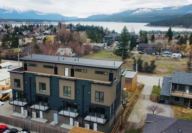 301 - 514 14th Street, House attached with 2 bedrooms, 3 bathrooms and 3 parking in Invermere BC | Image 5