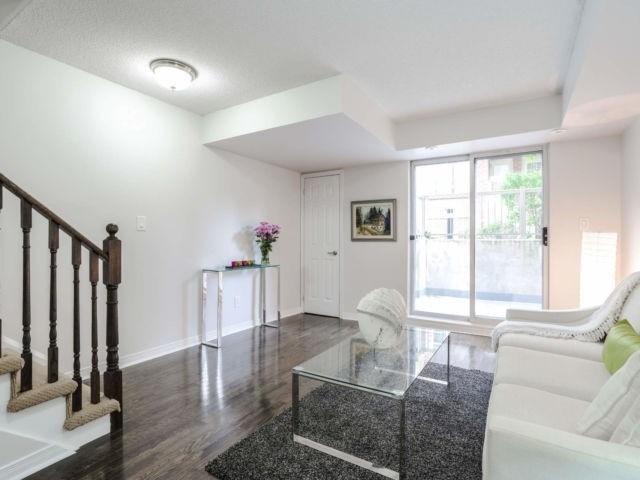 Th 148 - 35 Elsie Lane, Townhouse with 3 bedrooms, 2 bathrooms and 1 parking in Toronto ON | Image 3