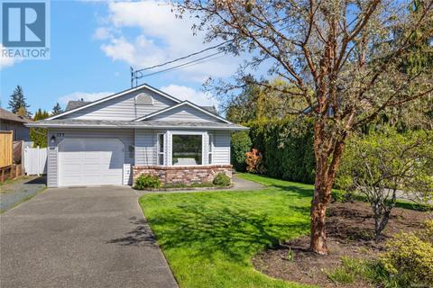 177 Sixth Ave W, House detached with 3 bedrooms, 2 bathrooms and 3 parking in Qualicum Beach BC | Card Image