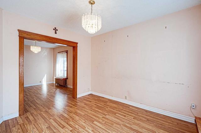 68 Harris Ave, House detached with 3 bedrooms, 2 bathrooms and 1 parking in Toronto ON | Image 2