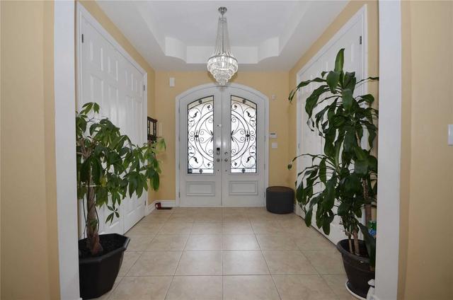 5221 Adobe Crt, House detached with 4 bedrooms, 5 bathrooms and 5 parking in Mississauga ON | Image 3