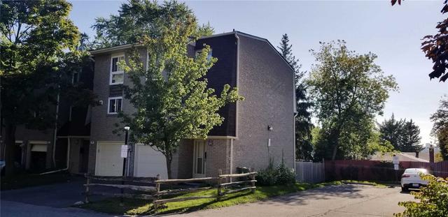 50 Rusty Crestway, Townhouse with 3 bedrooms, 2 bathrooms and 2 parking in Toronto ON | Image 1