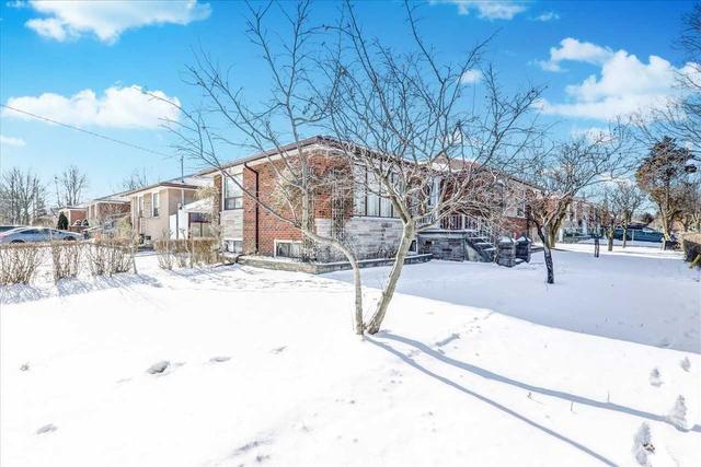 57 Medina Cres, House detached with 3 bedrooms, 1 bathrooms and 2 parking in Toronto ON | Image 3