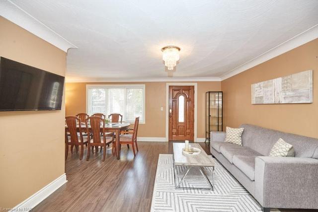 2943 St Paul Avenue, House detached with 4 bedrooms, 2 bathrooms and 7 parking in Niagara Falls ON | Image 3