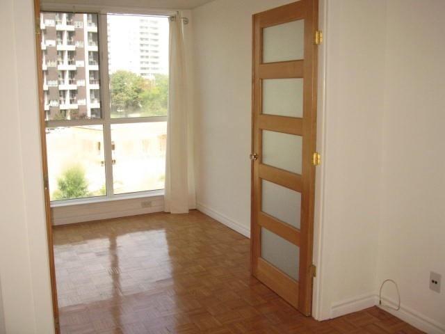 541 - 24 Southport St, Condo with 1 bedrooms, 1 bathrooms and 1 parking in Toronto ON | Image 2