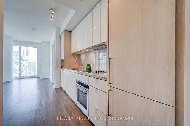 3508 - 125 Blue Jays Way, Condo with 2 bedrooms, 2 bathrooms and 1 parking in Toronto ON | Image 4