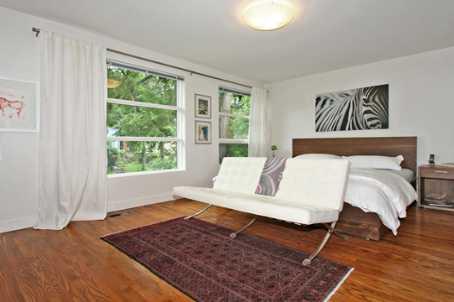 72 Bain Ave, House detached with 3 bedrooms, 2 bathrooms and 3 parking in Toronto ON | Image 4
