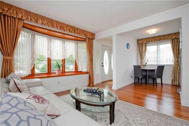 18 Freeborn Cres, House semidetached with 3 bedrooms, 2 bathrooms and 6 parking in Toronto ON | Image 2