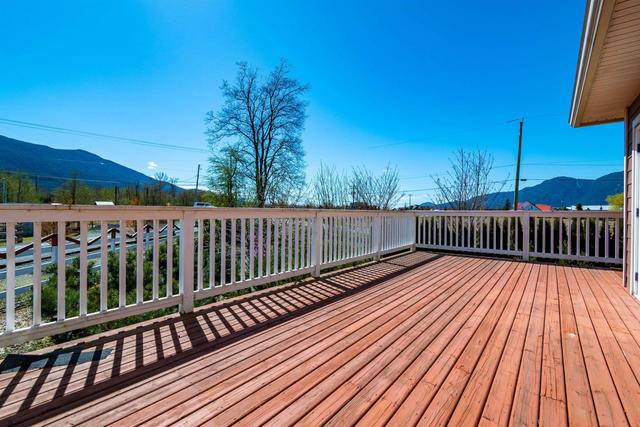 5618 Hopedale Road, House detached with 3 bedrooms, 3 bathrooms and null parking in Chilliwack BC | Image 9