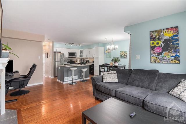 1310 Halton Terrace, Townhouse with 3 bedrooms, 2 bathrooms and 3 parking in Ottawa ON | Image 5