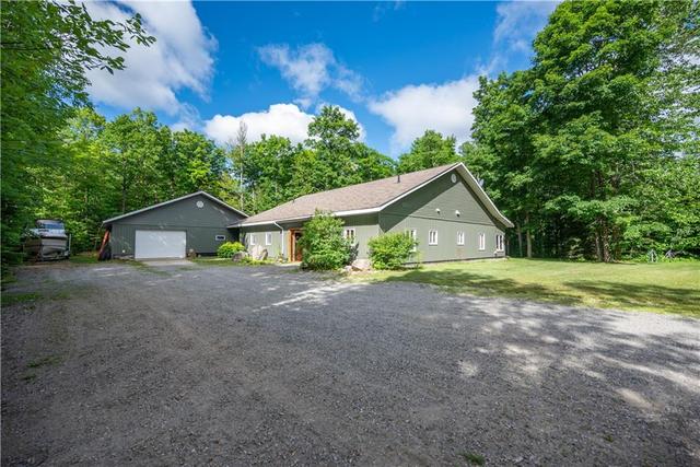 419 Sunny Hill Road, House detached with 3 bedrooms, 3 bathrooms and 10 parking in Madawaska Valley ON | Image 3