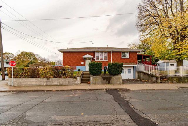 798 Roxborough Ave, House detached with 3 bedrooms, 2 bathrooms and 1 parking in Hamilton ON | Image 2