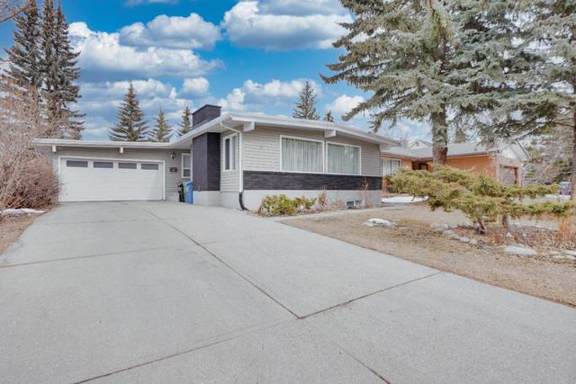 6 Varslea Place Nw, House detached with 5 bedrooms, 3 bathrooms and 6 parking in Calgary AB | Image 1