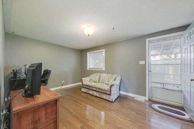 24 Curtiss Crt, House detached with 4 bedrooms, 2 bathrooms and 5 parking in Barrie ON | Image 4