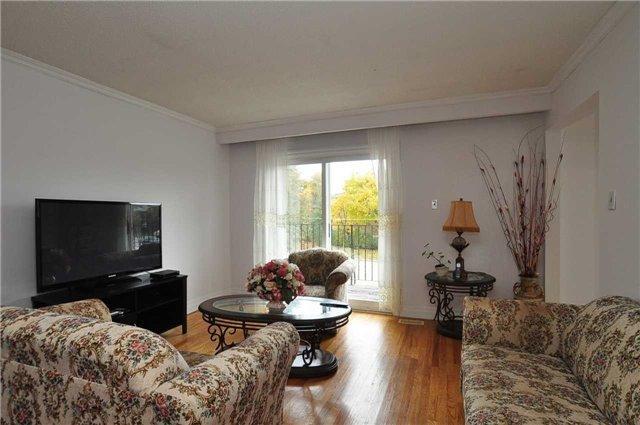 42 Roseville Dr, House semidetached with 3 bedrooms, 3 bathrooms and 2 parking in Brampton ON | Image 2