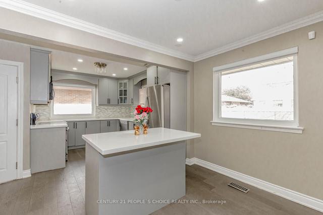 88 Centre St S, House detached with 3 bedrooms, 4 bathrooms and 5 parking in Brampton ON | Image 37
