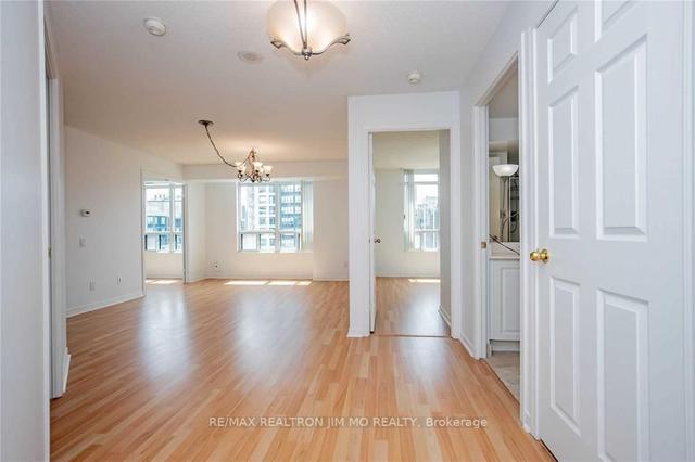 1815 - 8 Hillcrest Ave, Condo with 2 bedrooms, 2 bathrooms and 1 parking in Toronto ON | Image 13