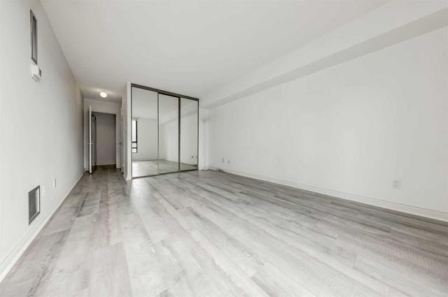 807 - 77 Carlton St, Condo with 2 bedrooms, 2 bathrooms and 1 parking in Toronto ON | Image 8