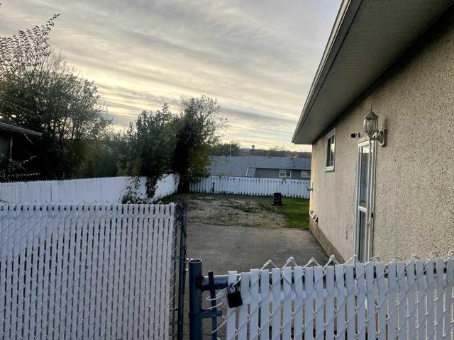 8222 96 Street, House detached with 3 bedrooms, 1 bathrooms and 4 parking in Peace River AB | Image 24