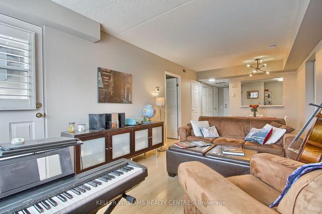 302 - 160 Wellington St E, Condo with 2 bedrooms, 2 bathrooms and 1 parking in Aurora ON | Image 6