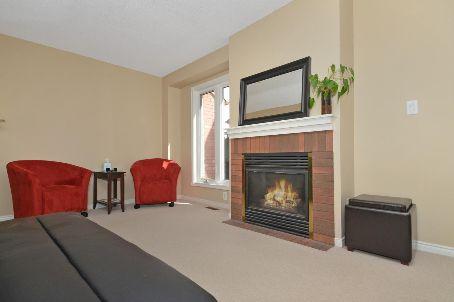 34 Nectarine Cres, House detached with 3 bedrooms, 3 bathrooms and 3 parking in Brampton ON | Image 3