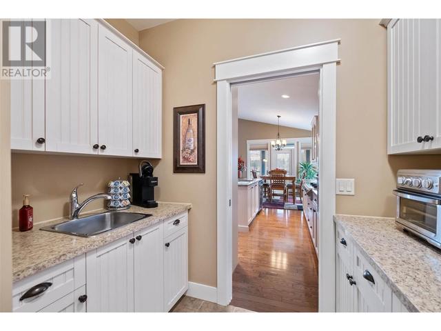 1297 Tanemura Crescent, House detached with 4 bedrooms, 4 bathrooms and 3 parking in Kelowna BC | Image 21