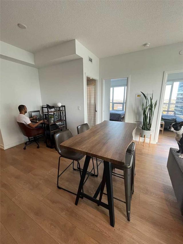 3005 - 115 Mcmahon Dr, Condo with 2 bedrooms, 1 bathrooms and 1 parking in Toronto ON | Image 4