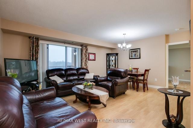 806 - 2088 Lawrence Ave, Condo with 2 bedrooms, 2 bathrooms and 1 parking in Toronto ON | Image 2
