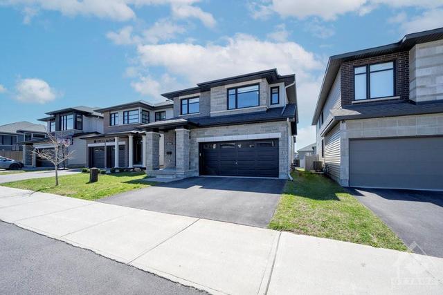 4514 Kelly Farm Drive, House detached with 3 bedrooms, 3 bathrooms and 4 parking in Ottawa ON | Image 2