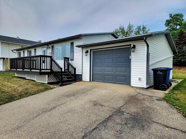 10706 98ave, House detached with 3 bedrooms, 1 bathrooms and 3 parking in Greenview No. 16 AB | Image 2