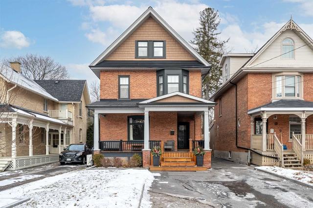 84 Wellington St, House detached with 5 bedrooms, 3 bathrooms and 6 parking in Kawartha Lakes ON | Image 1