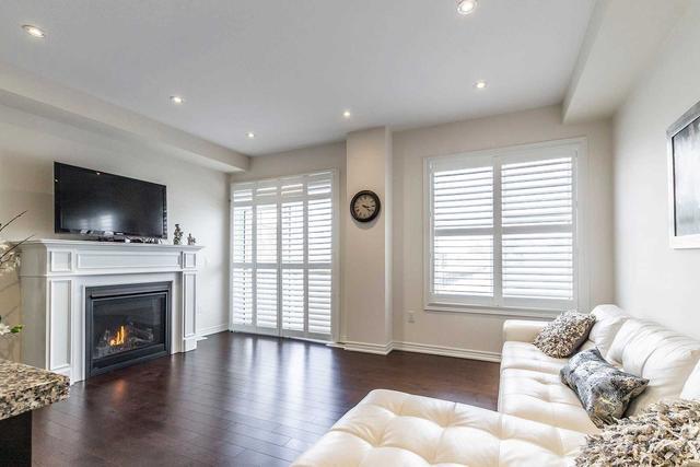 86 Heming Tr, House semidetached with 3 bedrooms, 3 bathrooms and 3 parking in Hamilton ON | Image 3