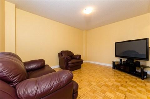 16 Mauve Dr, House detached with 4 bedrooms, 3 bathrooms and 4 parking in Brampton ON | Image 3