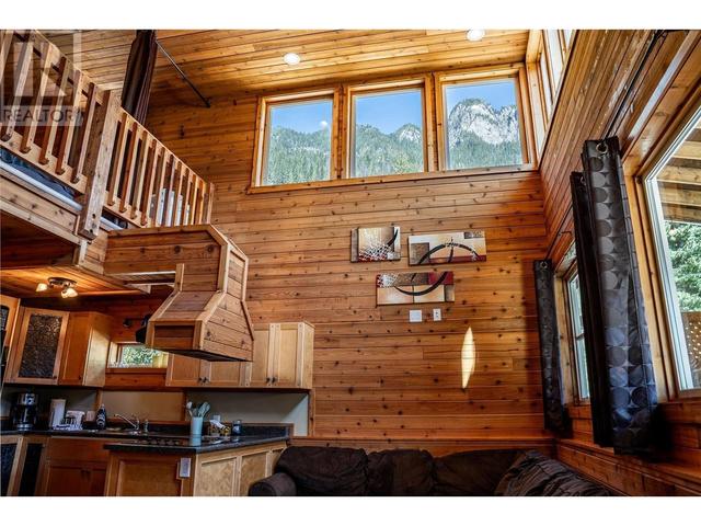 3297 Back Road Road, House detached with 4 bedrooms, 3 bathrooms and 3 parking in Columbia Shuswap B BC | Image 37