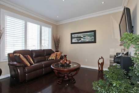 429 Gooch Cres, House detached with 4 bedrooms, 3 bathrooms and 2 parking in Milton ON | Image 2