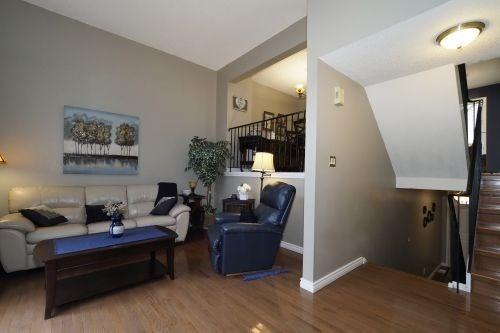 Th12 - 1085 Queens Blvd, Townhouse with 3 bedrooms, 2 bathrooms and 1 parking in Kitchener ON | Image 3
