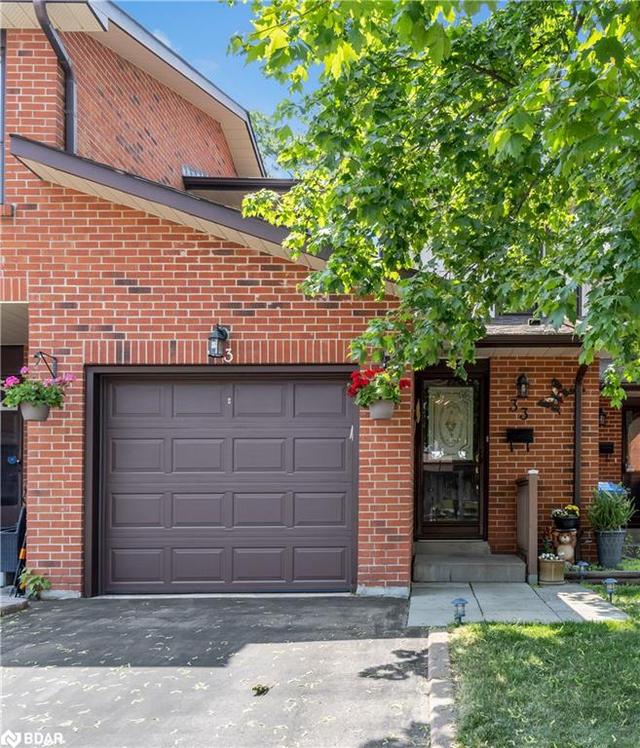 33 Dawson Crescent, House attached with 3 bedrooms, 1 bathrooms and null parking in Brampton ON | Image 1