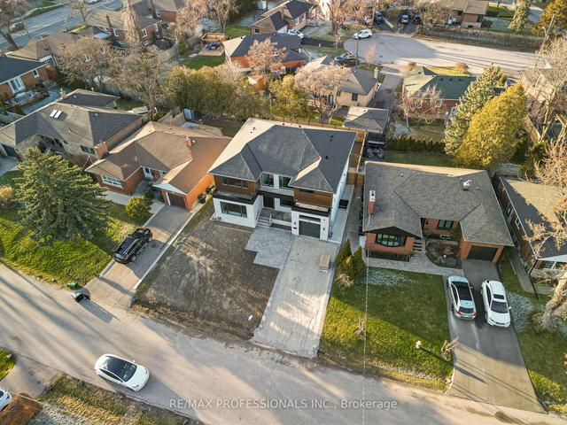 8 Greening Cres, House detached with 4 bedrooms, 5 bathrooms and 5 parking in Toronto ON | Image 35