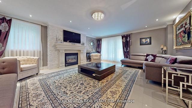 15 Laureleaf Rd, House detached with 4 bedrooms, 5 bathrooms and 8 parking in Markham ON | Image 4
