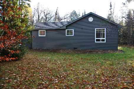 1024 Fieldale Rd, House detached with 2 bedrooms, 1 bathrooms and 5 parking in Lake of Bays ON | Image 1