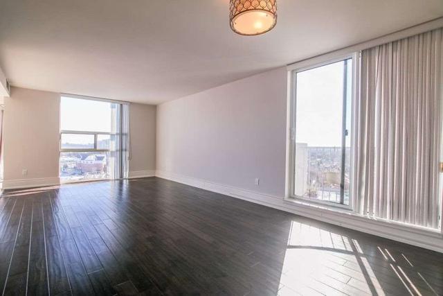 1004 - 20 Harding Blvd W, Condo with 2 bedrooms, 2 bathrooms and 1 parking in Richmond Hill ON | Image 2